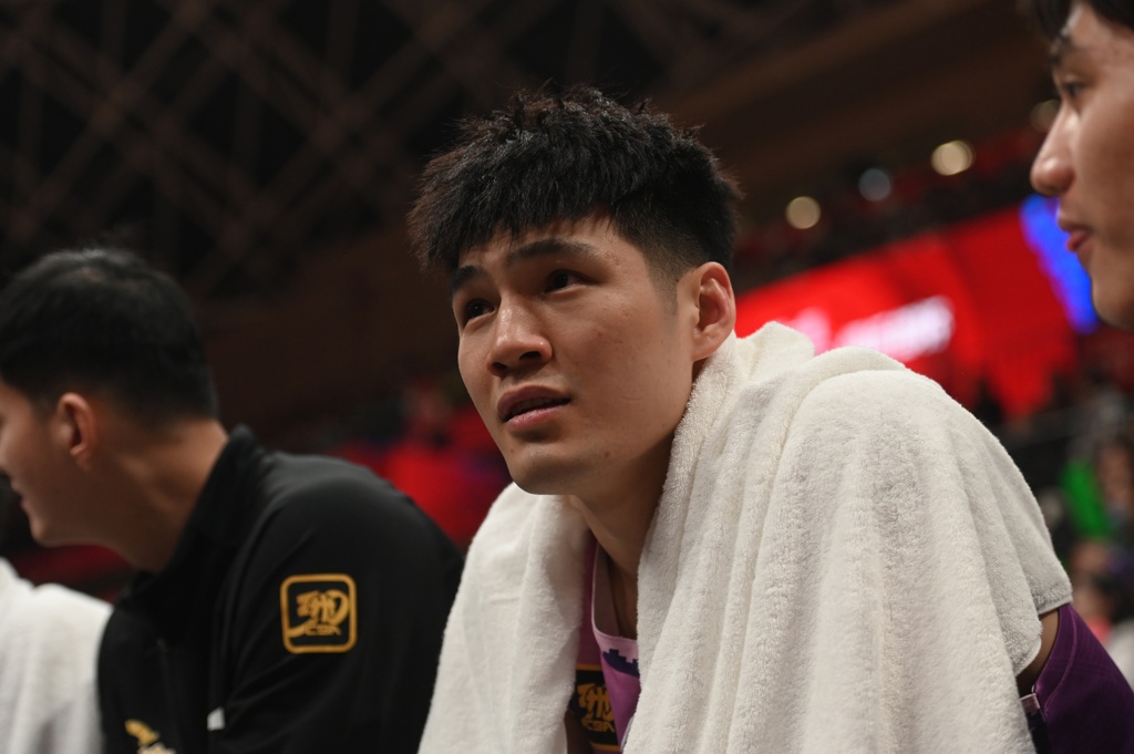 探长：今夏原俱乐部可为陈国豪&邹阳提供涨薪100%合同 且有权匹配